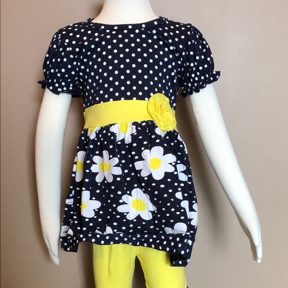 Super adorable daisy print outfit